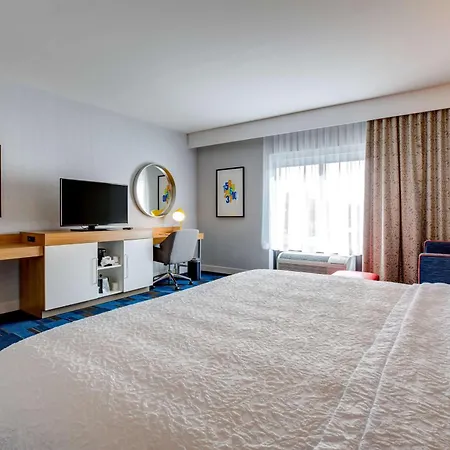 Hampton Inn & Suites Boston/Waltham-2