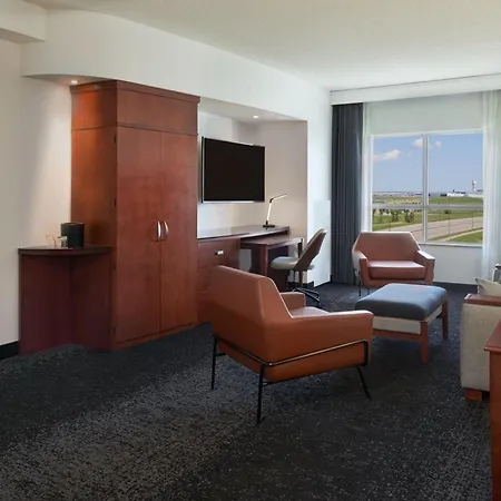 Courtyard By Marriott Calgary Airport-3