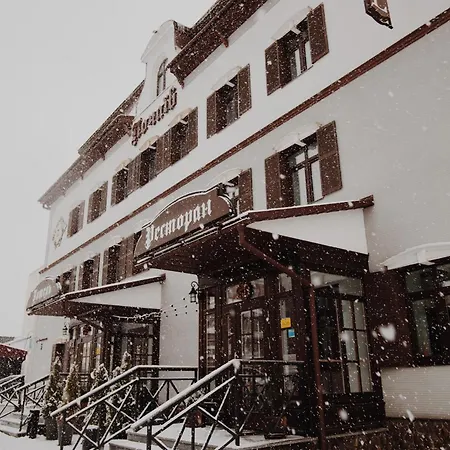 Premier Hotel Pochaiv-3