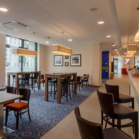 Hampton By Hilton Frankfurt City Centre-2