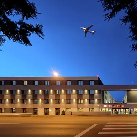 Hilton Garden Inn Bucharest Airport-3