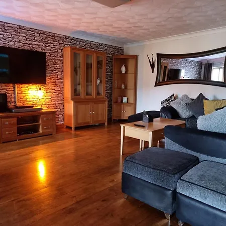 Castle Lodge - Brecon Beacons Accommodation-3