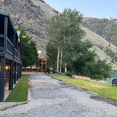 Steelhead Lodge-2