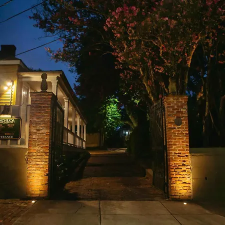 Anchuca Historic Mansion & Inn-3