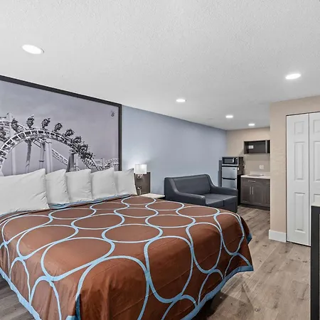Super 8 By Wyndham Kissimmee-Orlando-3