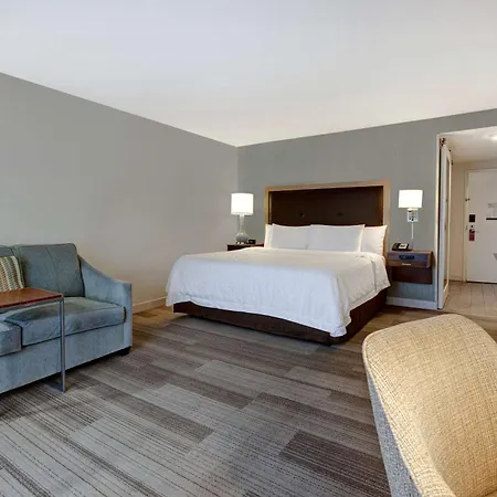 Hampton Inn & Suites Milwaukee West-3