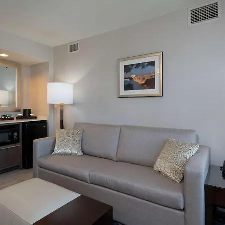 Embassy Suites By Hilton Alexandria Old Town-3
