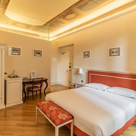 Casa Isolani Piazza Maggiore 1-2