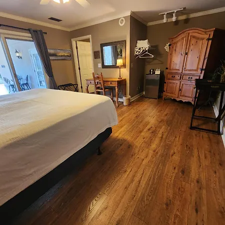 Elder Mountain Room At Tennessee Riverplace-2
