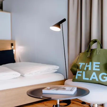 THE FLAG West M.-2