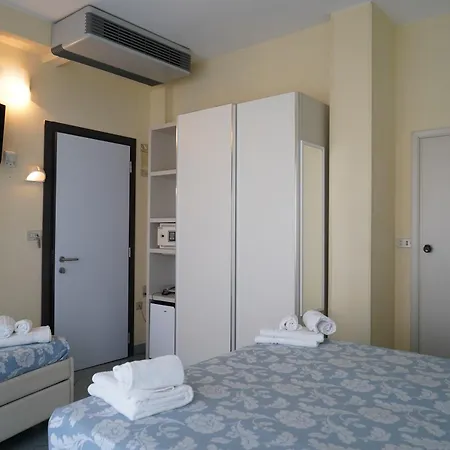 Hotel Embassy-2