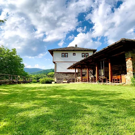 Family Hotel Byalata Kashta-2