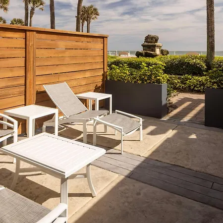 Hilton Daytona Beach Resort (Adults Only)-3
