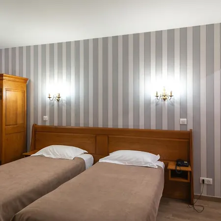 Logis Hotel De La Cloche-2