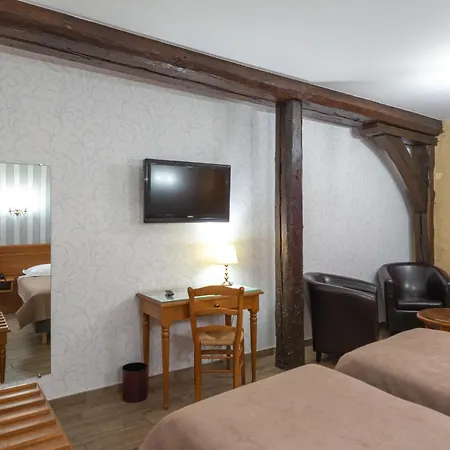 Logis Hotel De La Cloche-3