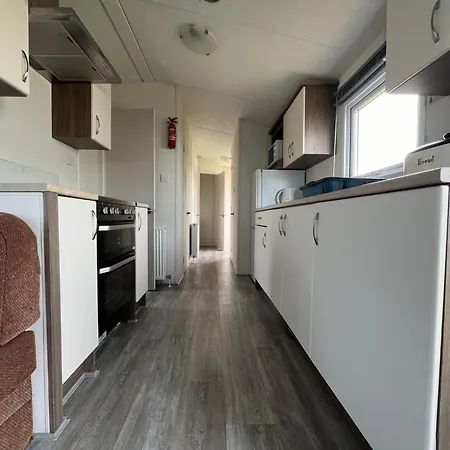Ormesby Beach Haven: Pet-Friendly Family Retreat-2