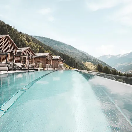 Boutique Hotel und Chalets Bergwiesenglück-3