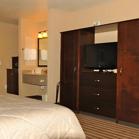Yellowstone West Gate Hotel-3