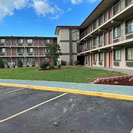 Days Inn & Suites By Wyndham Springfield On I-44-2