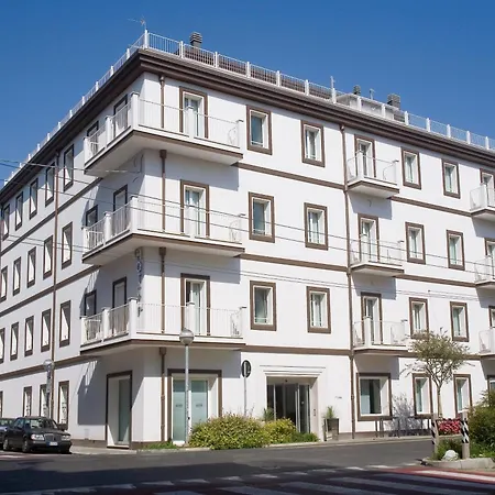 Card International Hotel-3