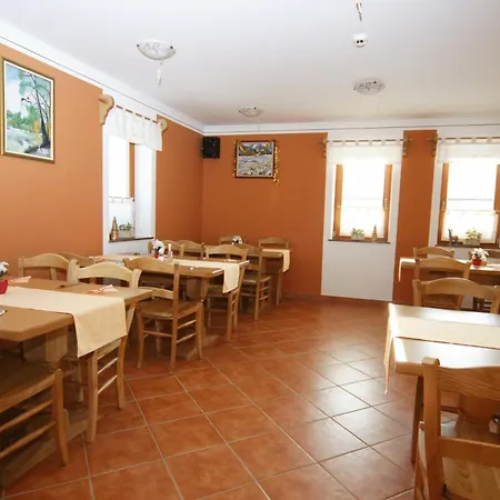 Toeroek Rooms, Bistro & Wellness-3
