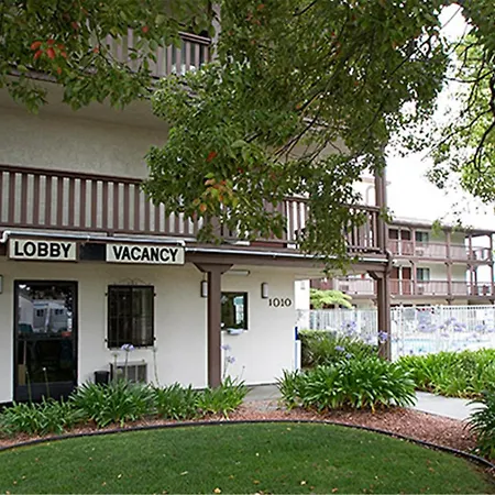 Ez 8 Motel Old Town-3