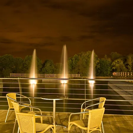 Ramada By Wyndham Cobham-2