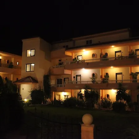 Lyristis Dinos Studios & Apartments-3