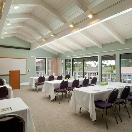 Lighthouse Lodge & Cottages-3