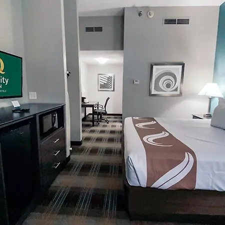Quality Inn Roseville-Detroit North-3