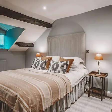 The Hare & Hounds Inn-3