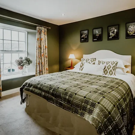 The Hare & Hounds Inn-2