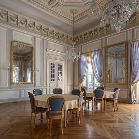 Logis Grand Hôtel Des Bains-2