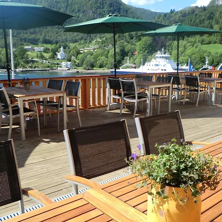 Lavik Fjord Hotel & Apartments-2