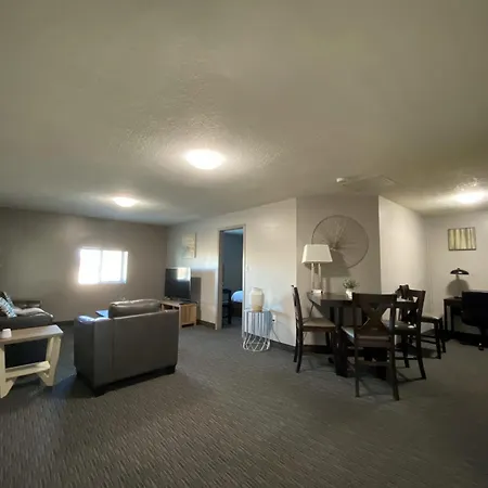 Travelodge By Wyndham Grande Prairie-2