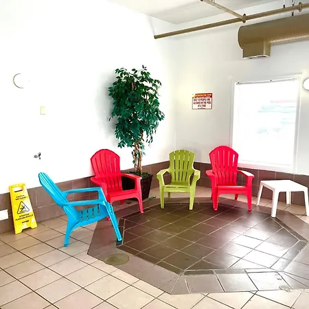 Super 8 By Wyndham Hinton-Free Breakfast,Wifi,Parking-2