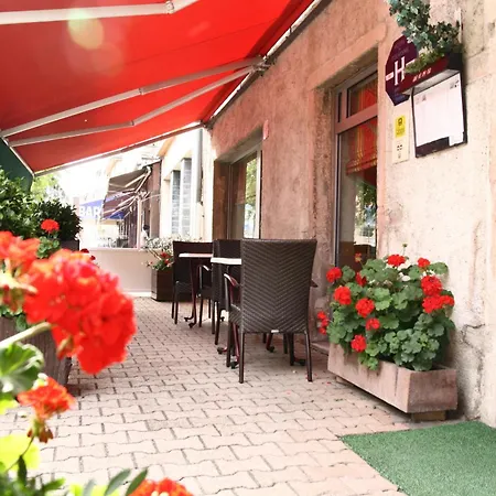 Logis Hotel L'ange Couronne-2