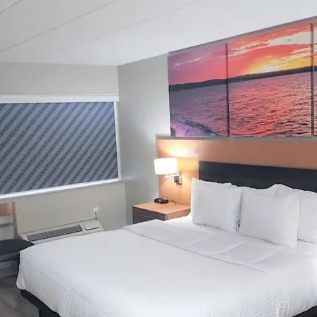 Days Inn & Suites By Wyndham Roseville/Detroit Area-2
