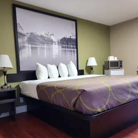 Super 8 By Wyndham Pembroke-3