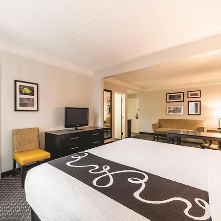 La Quinta Inn & Suites By Wyndham San Antonio Downtown-2
