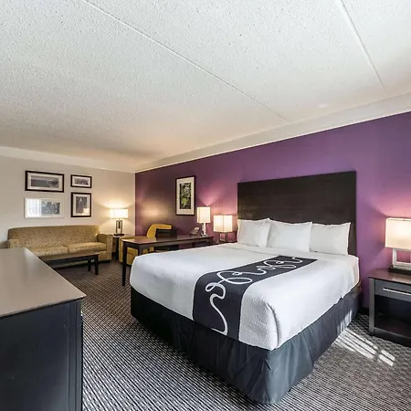 La Quinta Inn & Suites By Wyndham San Antonio Downtown-3