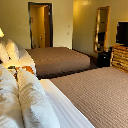 Super 8 By Wyndham Bridgeview Of Mackinaw City-3