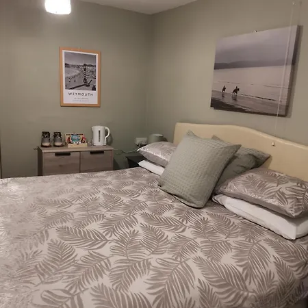 Greenlands Guest House-2