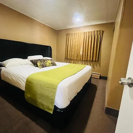 Travelodge By Wyndham Moose Jaw-3
