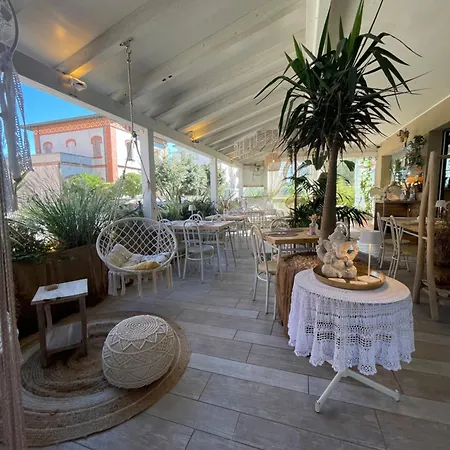 Americana Beach House-3
