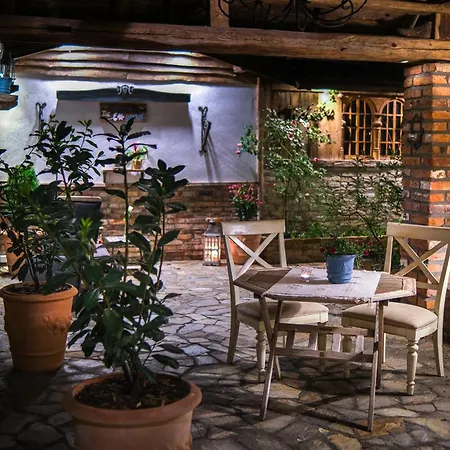 Paul'S Fantasia Boutique Suites-3