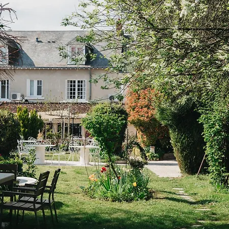 Logis Hotels Auberge Du Centre Chateaux de la Loire-3