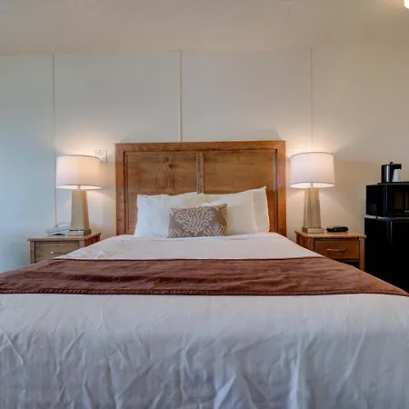 Ester Lee Oceanview Inn-3