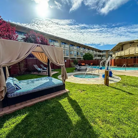 The Lodge At Tiburon-3