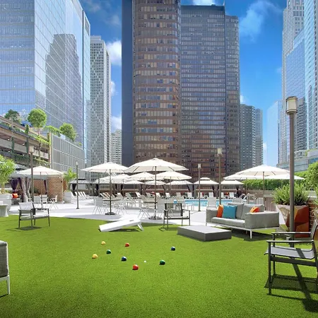 Doubletree By Hilton Chicago Magnificent Mile-3